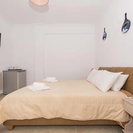 Hotel Smaragdi Perivolos (Santorini)