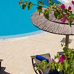 Smaragdi Perivolos (Santorini)