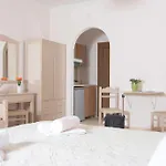 Smaragdi Отель