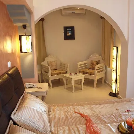 Hotel Smaragdi Perivolos (Santorini)