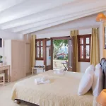 Smaragdi 3* Perivolos (Santorini)