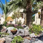 Smaragdi Hotel 3*