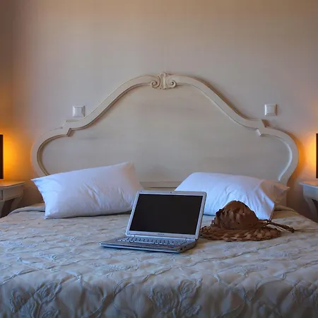 Smaragdi Perivolos (Santorini)