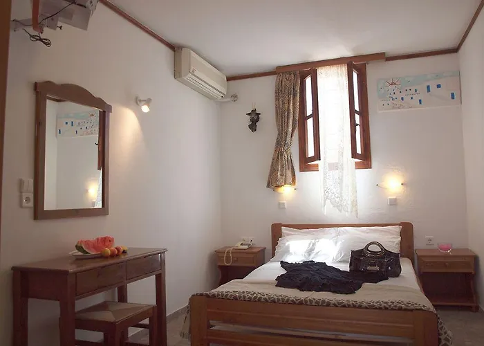 Hotel Smaragdi Perivolos (Santorini)