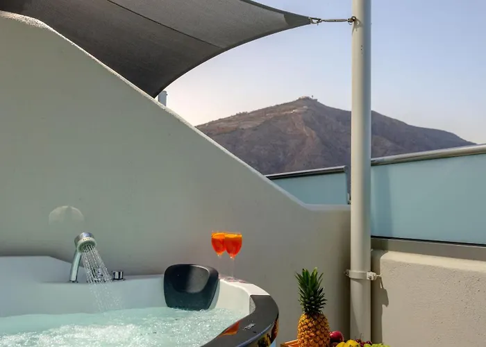 Smaragdi 3* Perivolos (Santorini)