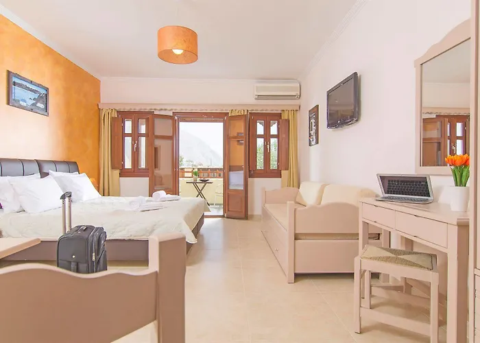 Hotel Smaragdi Perivolos (Santorini)