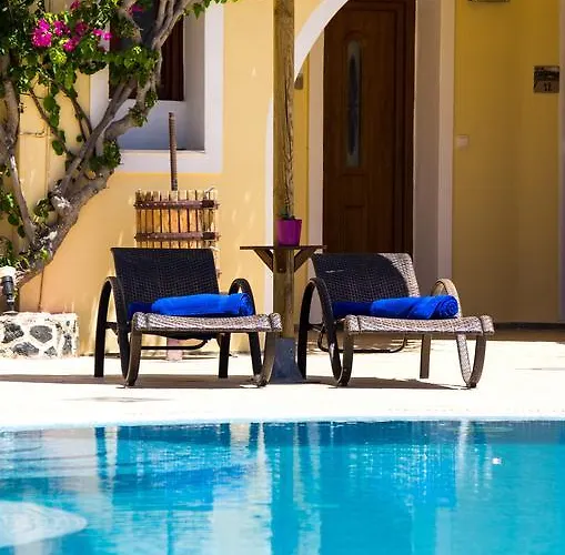 Smaragdi 3* Perivolos (Santorini)