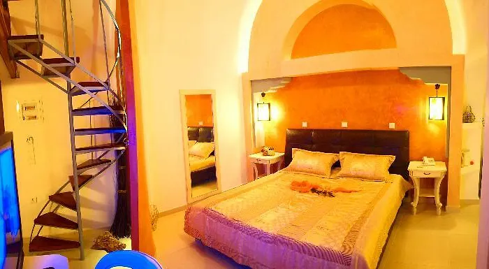 Smaragdi Hotel Perivolos (Santorini)